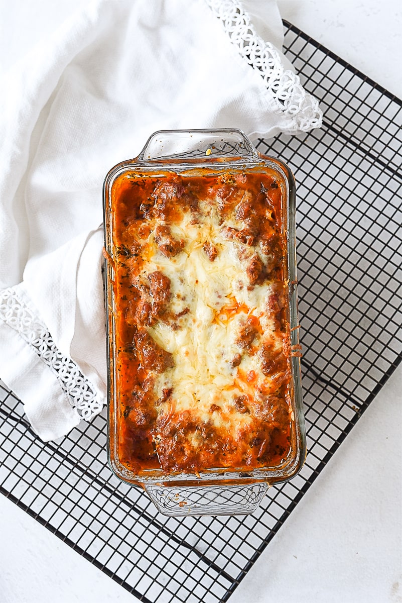 https://www.yourhomebasedmom.com/wp-content/uploads/2020/11/lasagna-for-two-recipe-2-of-6.jpg